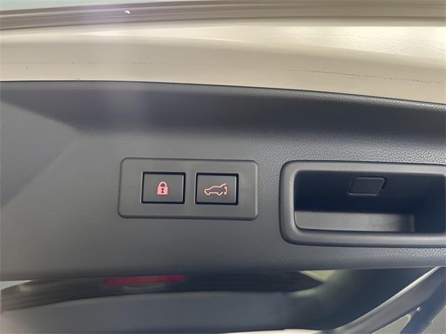 Photo of 2025 Crystal White Pearl Subaru Forester