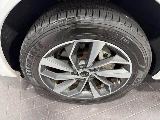 Photo of 2022 Ibis White Audi Q5