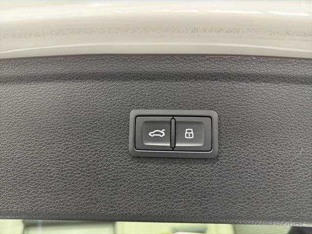 Photo of 2022 Ibis White Audi Q5