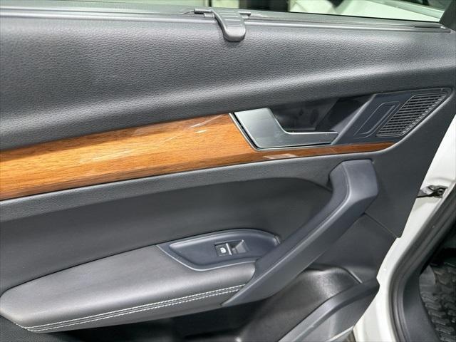 Photo of 2022 Ibis White Audi Q5