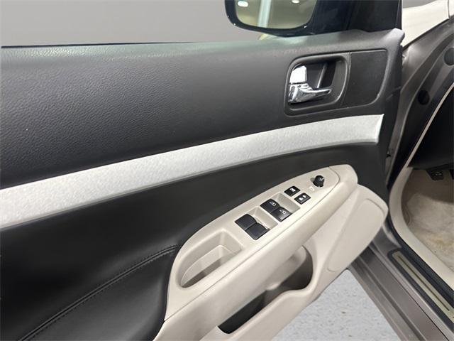 Photo of 2009 Platinum Graphite INFINITI G37