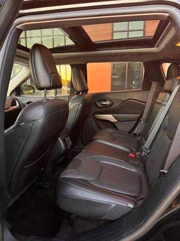 Photo of 2018 Diamond Black Crystal Pearlcoat Jeep Cherokee
