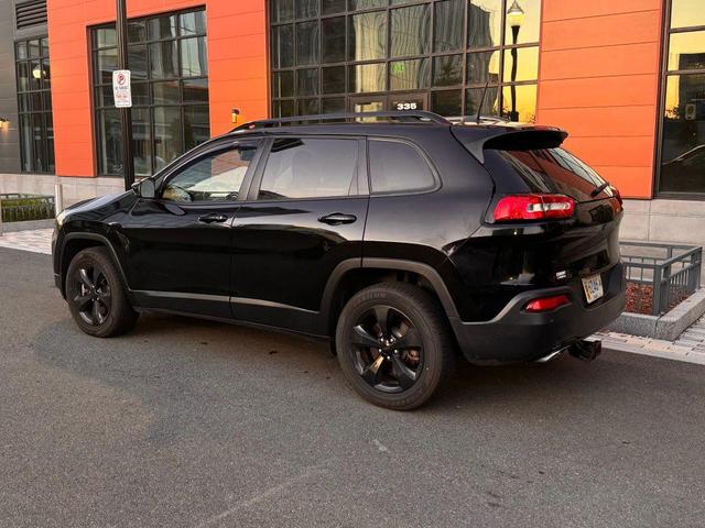 Photo of 2018 Diamond Black Crystal Pearlcoat Jeep Cherokee