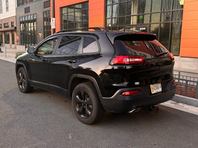 Photo of 2018 Diamond Black Crystal Pearlcoat Jeep Cherokee