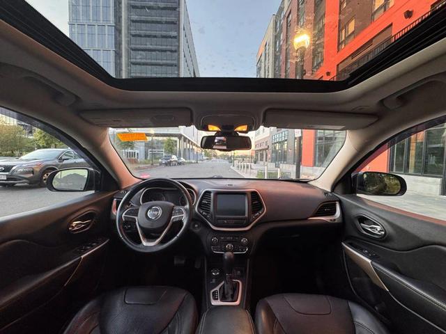 Photo of 2018 Diamond Black Crystal Pearlcoat Jeep Cherokee