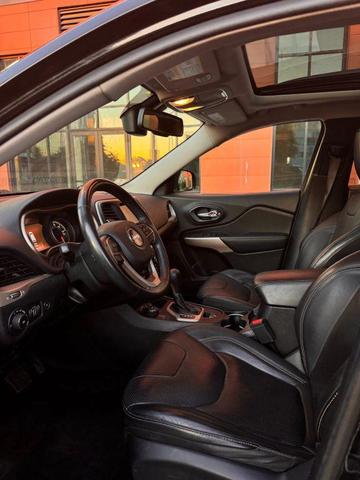 Photo of 2018 Diamond Black Crystal Pearlcoat Jeep Cherokee