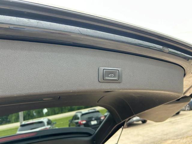 Photo of 2015 Black Audi Q5