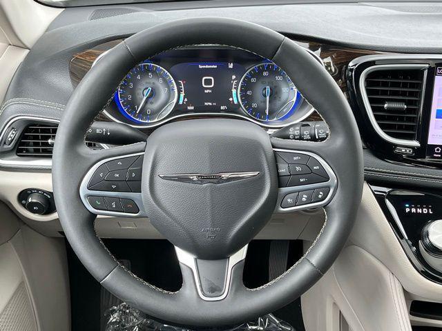 Photo of 2023 Bright White Clearcoat Chrysler Pacifica