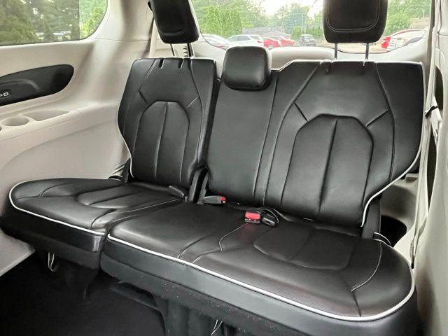 Photo of 2023 Bright White Clearcoat Chrysler Pacifica