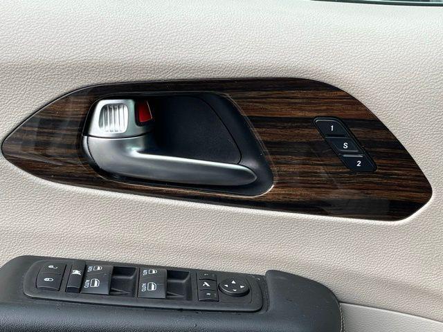Photo of 2023 Bright White Clearcoat Chrysler Pacifica