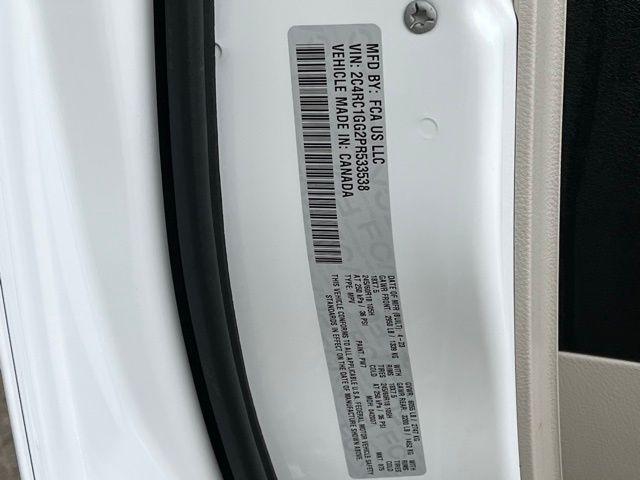 Photo of 2023 Bright White Clearcoat Chrysler Pacifica