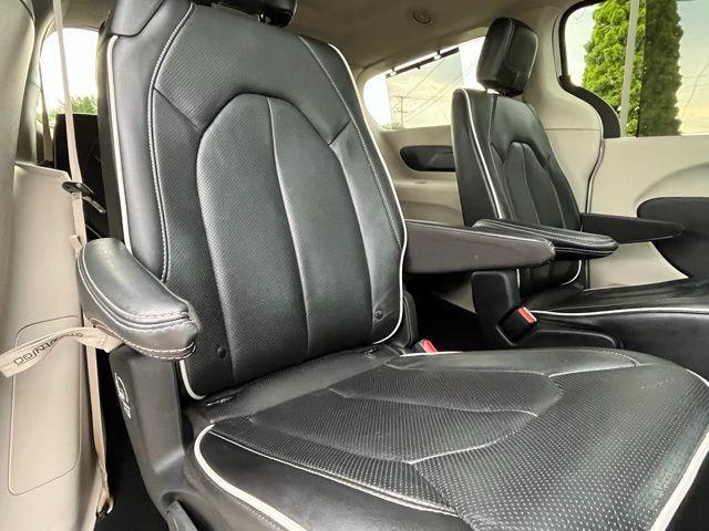 Photo of 2023 Bright White Clearcoat Chrysler Pacifica