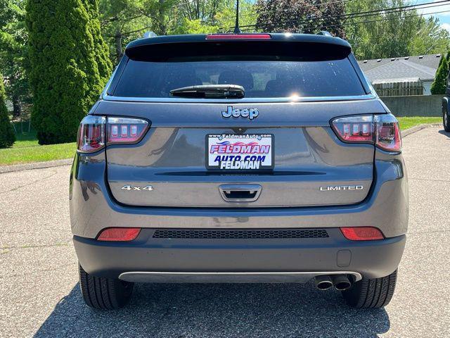 Photo of 2022 Granite Crystal Metallic Clearcoat Jeep Compass