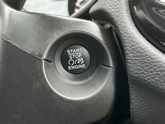 Photo of 2019 White Clearcoat Jeep Compass