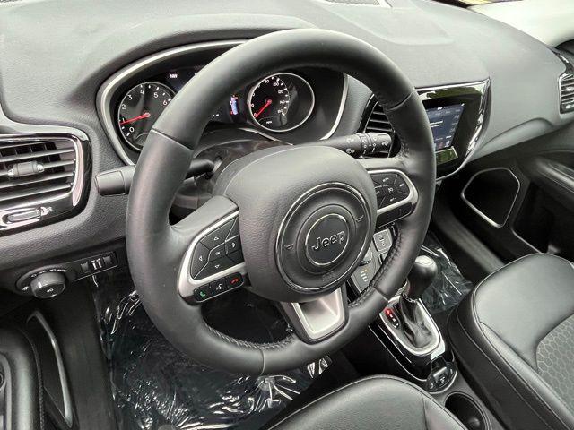 Photo of 2019 White Clearcoat Jeep Compass