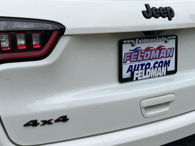 Photo of 2019 White Clearcoat Jeep Compass