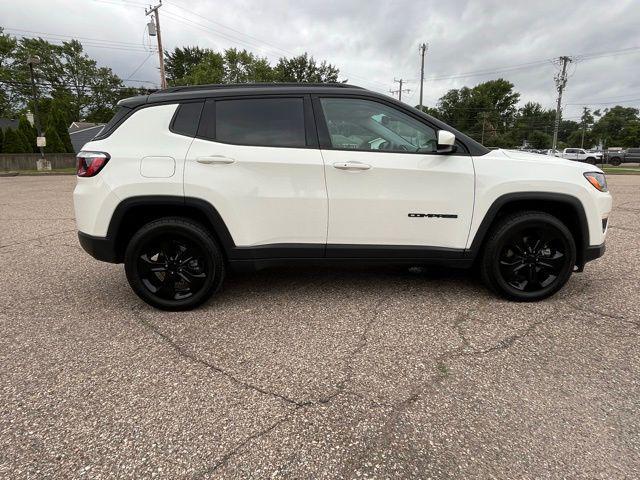 Photo of 2019 White Clearcoat Jeep Compass