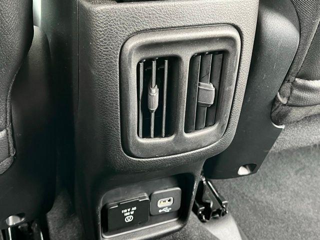 Photo of 2019 White Clearcoat Jeep Compass