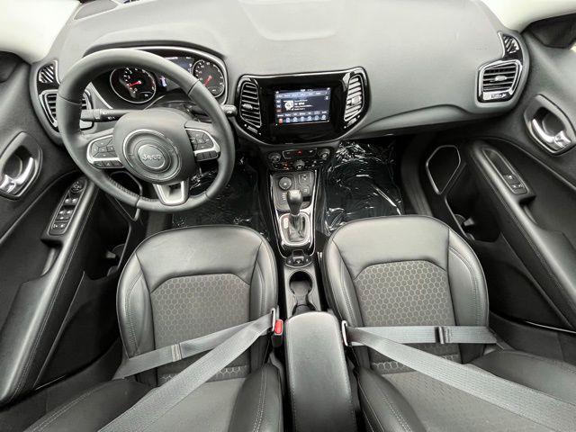Photo of 2019 White Clearcoat Jeep Compass