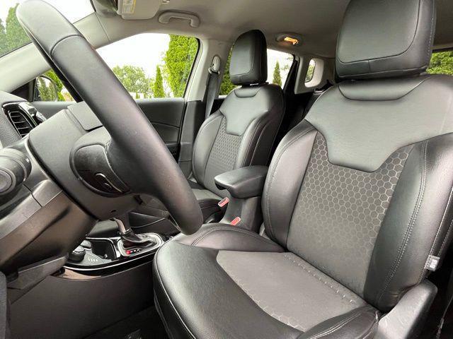 Photo of 2019 White Clearcoat Jeep Compass