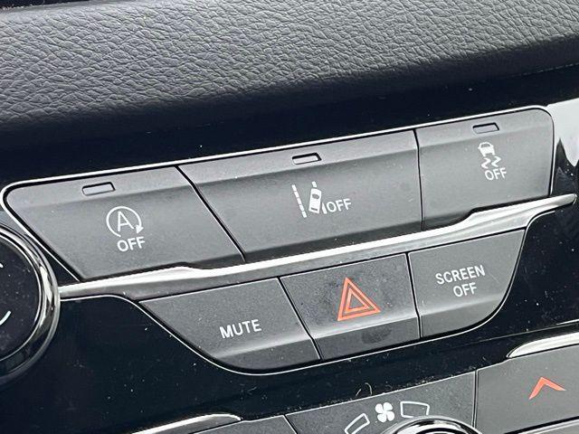 Photo of 2022 Brilliant Black Crystal Pearlcoat Chrysler Pacifica