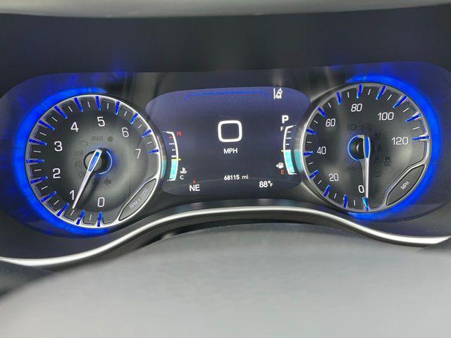 Photo of 2022 Brilliant Black Crystal Pearlcoat Chrysler Pacifica
