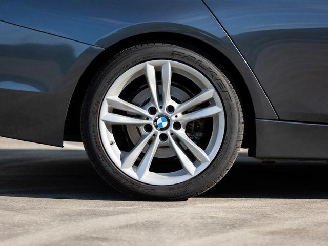 Photo of 2016 Grey BMW 320