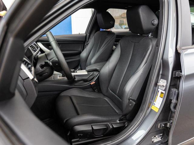 Photo of 2016 Grey BMW 320
