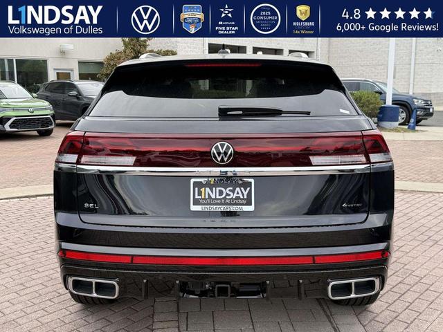 Photo of 2026 deep black pearl Volkswagen Atlas Cross Sport