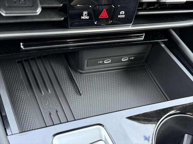 Photo of 2025 Pure White Volkswagen Atlas