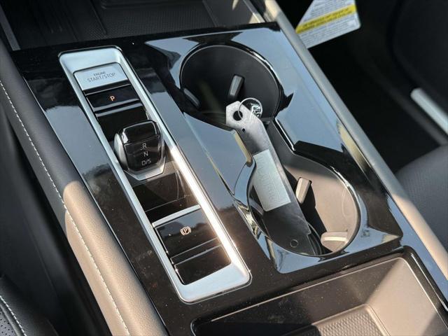 Photo of 2025 Pure White Volkswagen Atlas