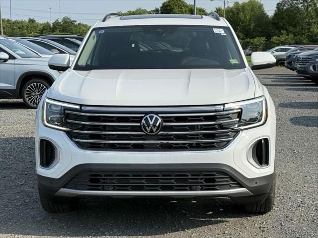 Photo of 2025 Pure White Volkswagen Atlas