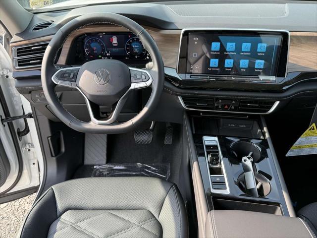 Photo of 2025 Pure White Volkswagen Atlas