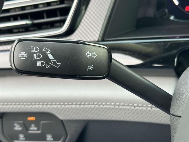 Photo of 2025 Avocado Green Pearl Volkswagen Atlas