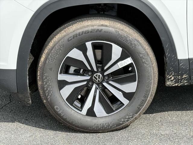 Photo of 2025 Pure White Volkswagen Atlas
