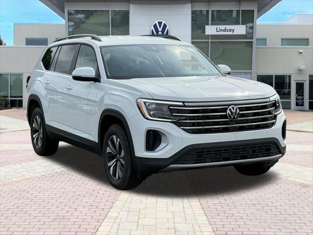 Photo of 2025 Pure White Volkswagen Atlas