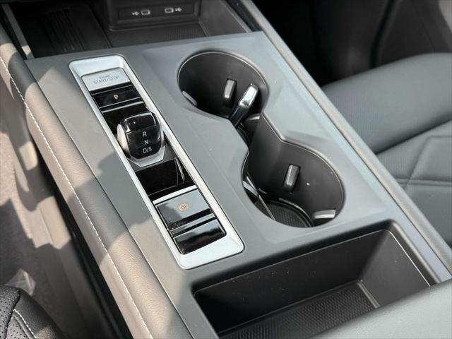 Photo of 2025 Pure White Volkswagen Atlas
