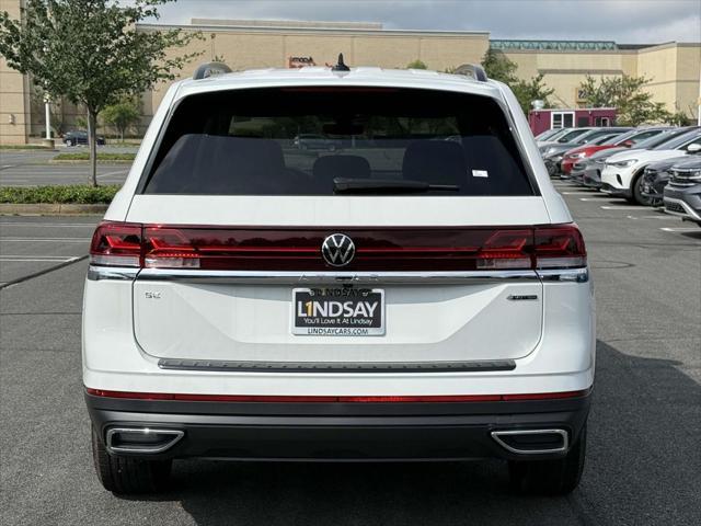 Photo of 2025 Pure White Volkswagen Atlas