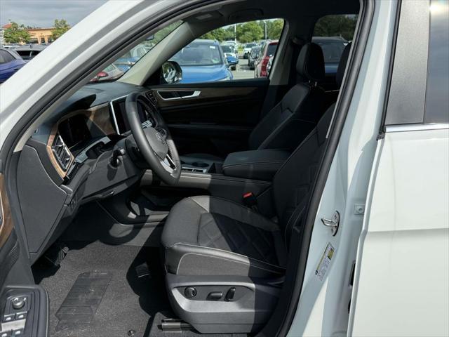 Photo of 2025 Pure White Volkswagen Atlas