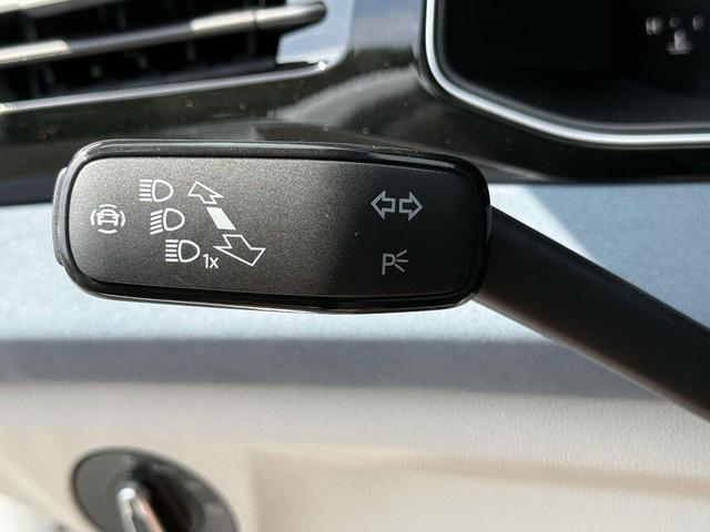 Photo of 2025 Opal White Pearl Volkswagen Jetta
