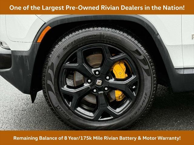 Photo of 2022 Glacier White Rivian R1T