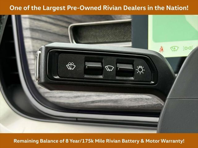 Photo of 2022 Glacier White Rivian R1T