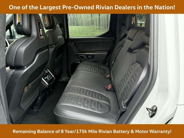 Photo of 2022 Glacier White Rivian R1T