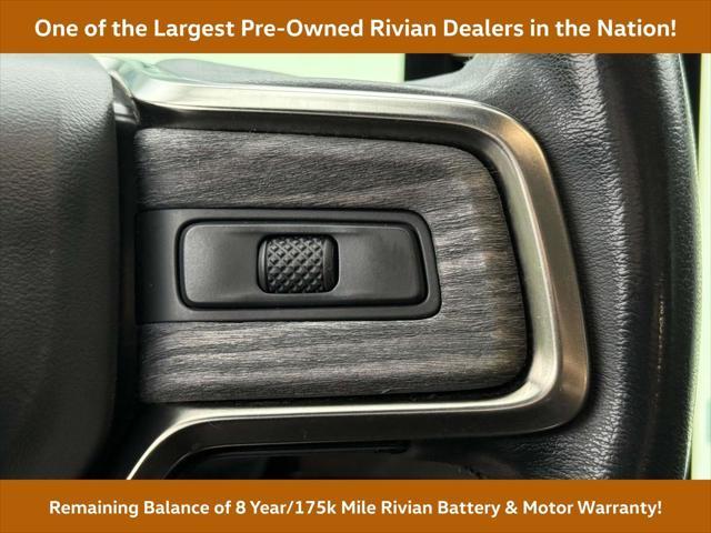 Photo of 2022 Glacier White Rivian R1T
