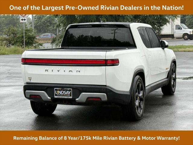 Photo of 2022 Glacier White Rivian R1T
