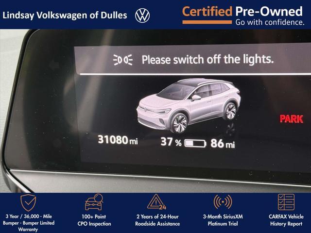 Photo of 2021 Glacier White Metallic/Black Roof Volkswagen ID.4
