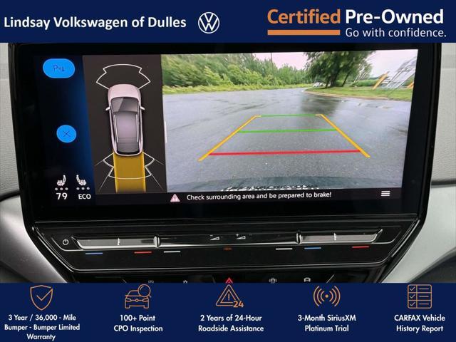 Photo of 2021 Glacier White Metallic/Black Roof Volkswagen ID.4