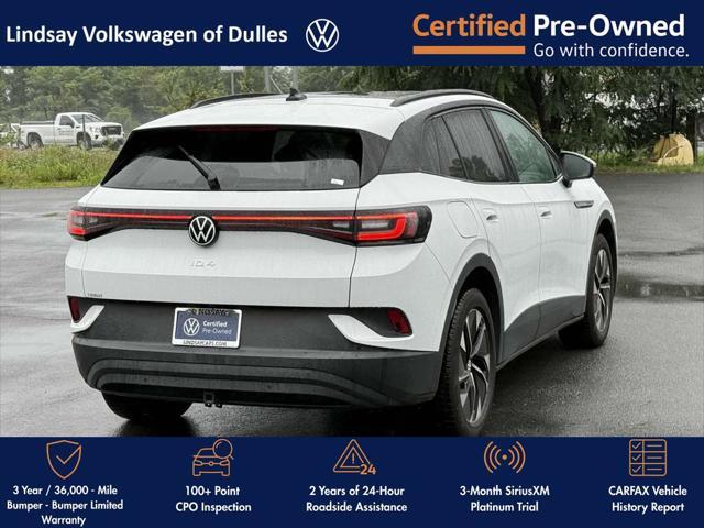 Photo of 2021 Glacier White Metallic/Black Roof Volkswagen ID.4