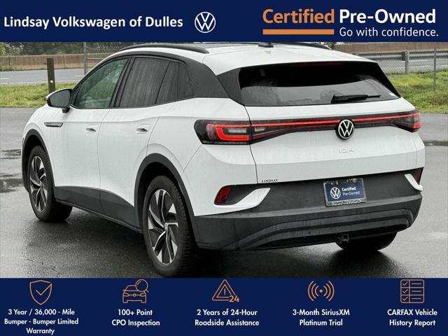 Photo of 2021 Glacier White Metallic/Black Roof Volkswagen ID.4