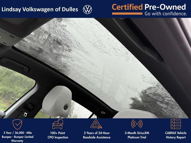 Photo of 2021 Glacier White Metallic/Black Roof Volkswagen ID.4